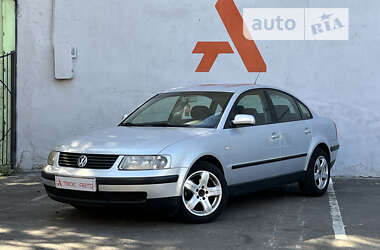 Седан Volkswagen Passat 2000 в Одессе