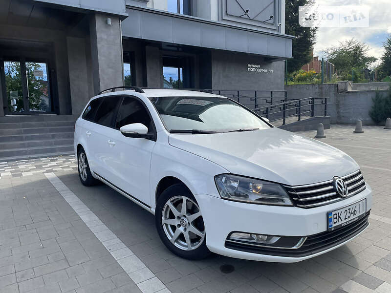 Універсал Volkswagen Passat 2011 в Рівному