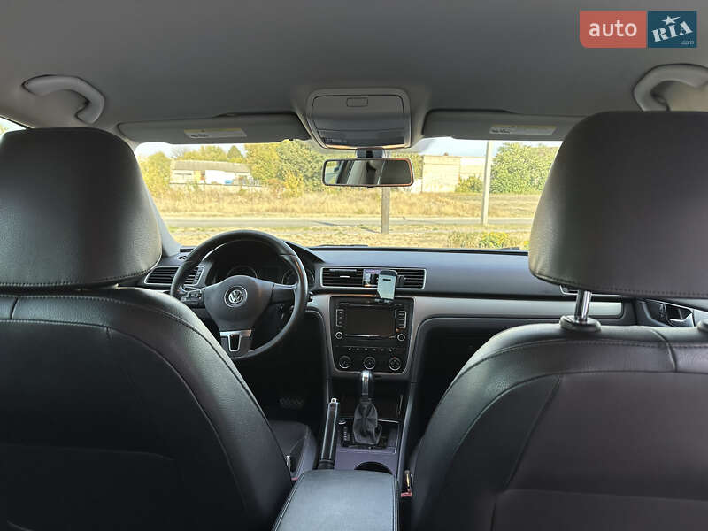 Седан Volkswagen Passat 2015 в Николаеве