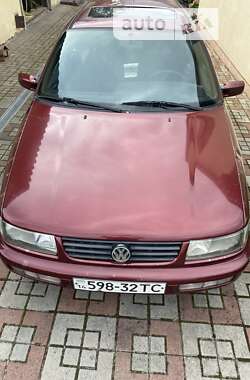 Седан Volkswagen Passat 1994 в Львові