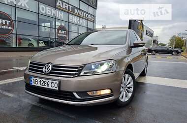 Седан Volkswagen Passat 2011 в Киеве