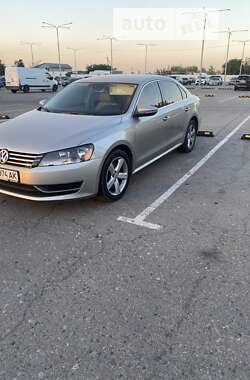 Седан Volkswagen Passat 2012 в Днепре