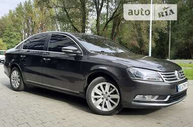 Седан Volkswagen Passat 2010 в Новояворівську