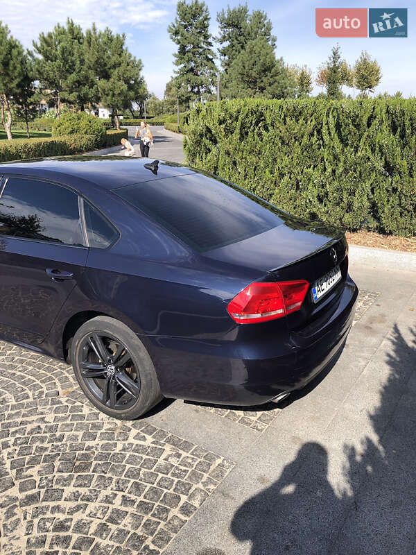 Седан Volkswagen Passat 2013 в Днепре