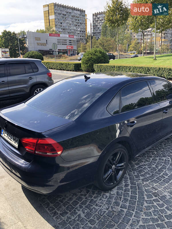 Седан Volkswagen Passat 2013 в Днепре
