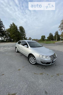 Седан Volkswagen Passat 2008 в Полонному