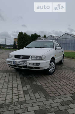 Седан Volkswagen Passat 1995 в Дрогобыче