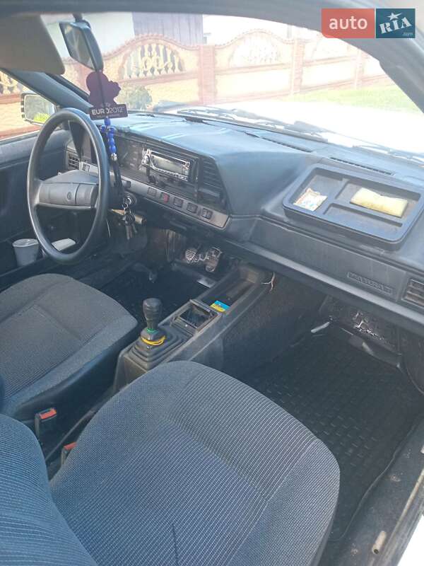 Універсал Volkswagen Passat 1988 в Нижніми Станівцями