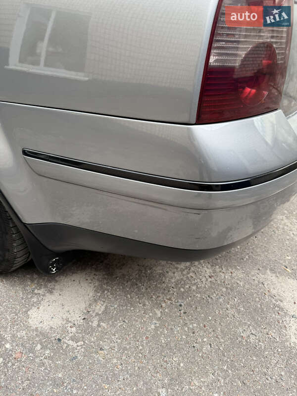 Седан Volkswagen Passat 2004 в Киеве