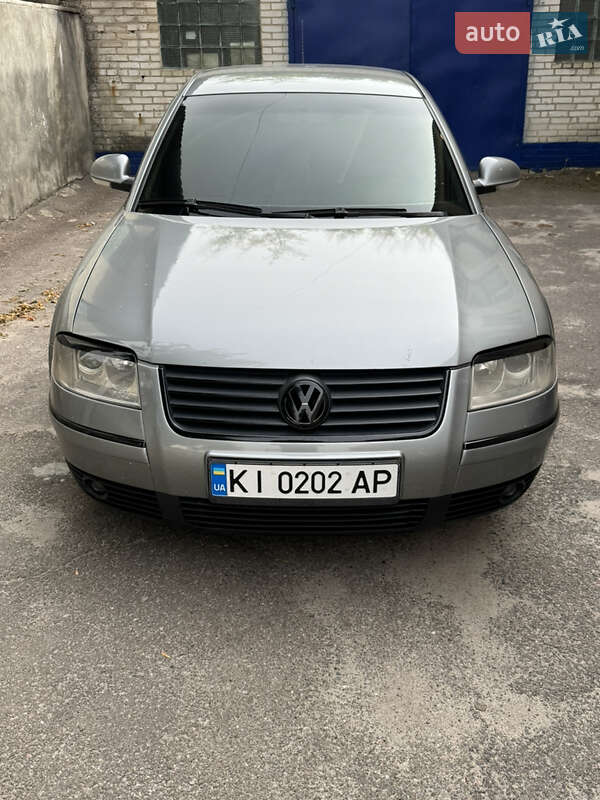 Седан Volkswagen Passat 2004 в Киеве