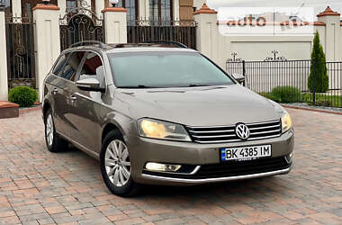 Універсал Volkswagen Passat 2011 в Рівному