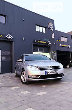 Универсал Volkswagen Passat 2012 в Дрогобыче