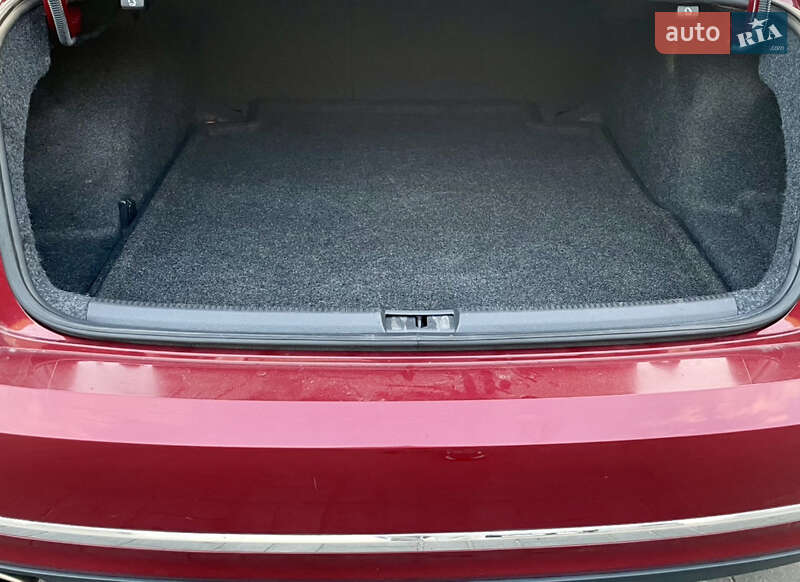 Седан Volkswagen Passat 2017 в Киеве