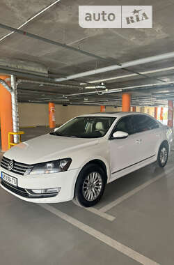 Седан Volkswagen Passat 2011 в Києві