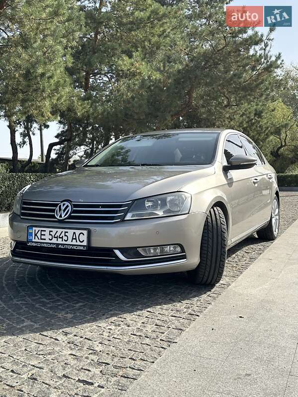 Седан Volkswagen Passat 2013 в Дніпрі