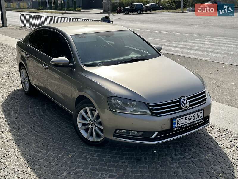 Седан Volkswagen Passat 2013 в Дніпрі