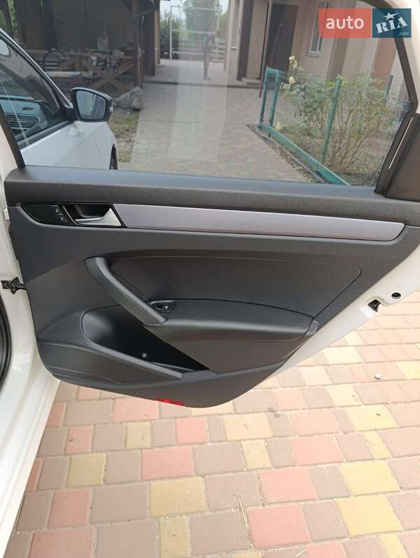 Седан Volkswagen Passat 2013 в Кременчуці