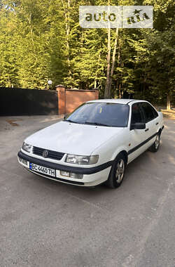 Седан Volkswagen Passat 1994 в Львові