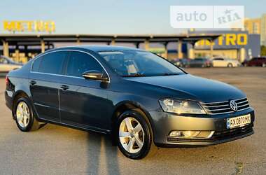 Седан Volkswagen Passat 2012 в Харкові