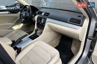 Седан Volkswagen Passat 2012 в Львові