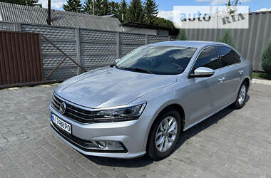 Седан Volkswagen Passat 2016 в Киеве