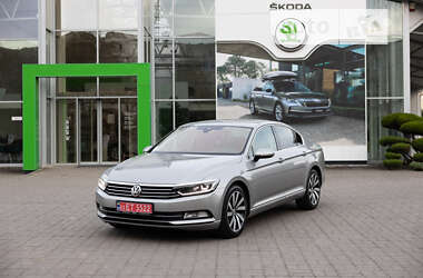 Седан Volkswagen Passat 2017 в Луцке