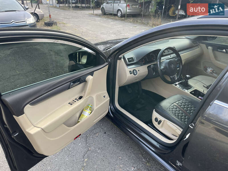 Універсал Volkswagen Passat 2011 в Києві