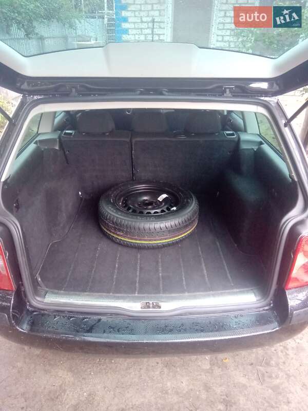 Універсал Volkswagen Passat 2003 в Звягелі