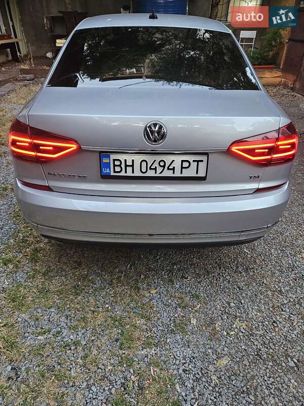 Седан Volkswagen Passat 2015 в Одессе