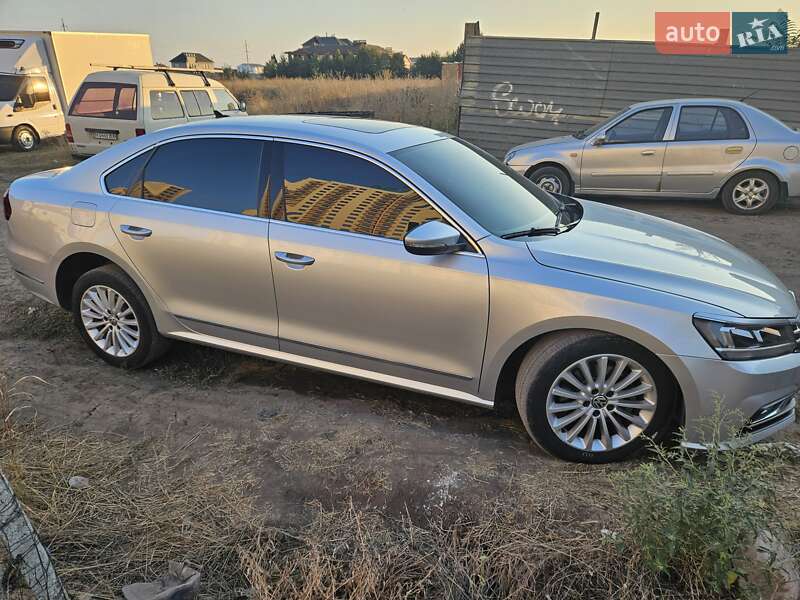 Седан Volkswagen Passat 2015 в Одессе