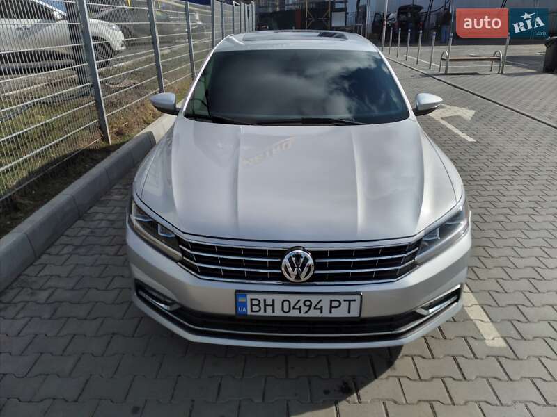 Седан Volkswagen Passat 2015 в Одессе