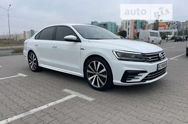 Седан Volkswagen Passat 2018 в Киеве