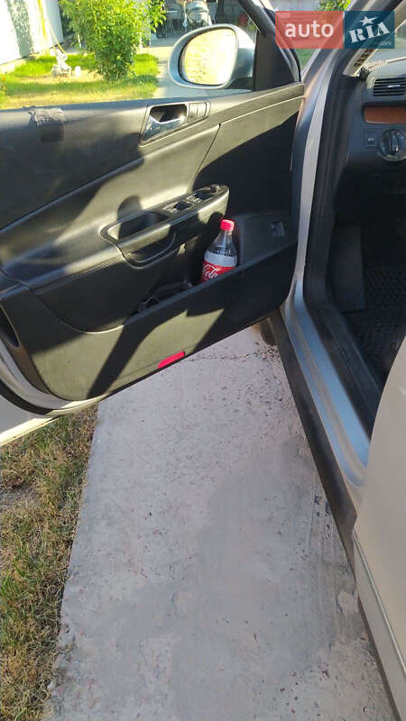 Седан Volkswagen Passat 2006 в Києві