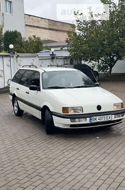 Универсал Volkswagen Passat 1989 в Ровно