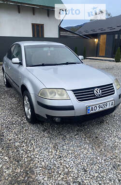 Седан Volkswagen Passat 2000 в Рахове