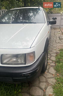 Универсал Volkswagen Passat 1993 в 