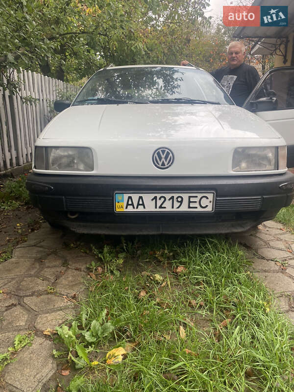 Универсал Volkswagen Passat 1993 в Тараще