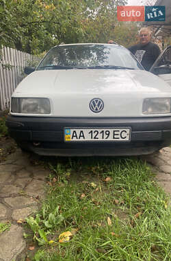 Универсал Volkswagen Passat 1993 в 