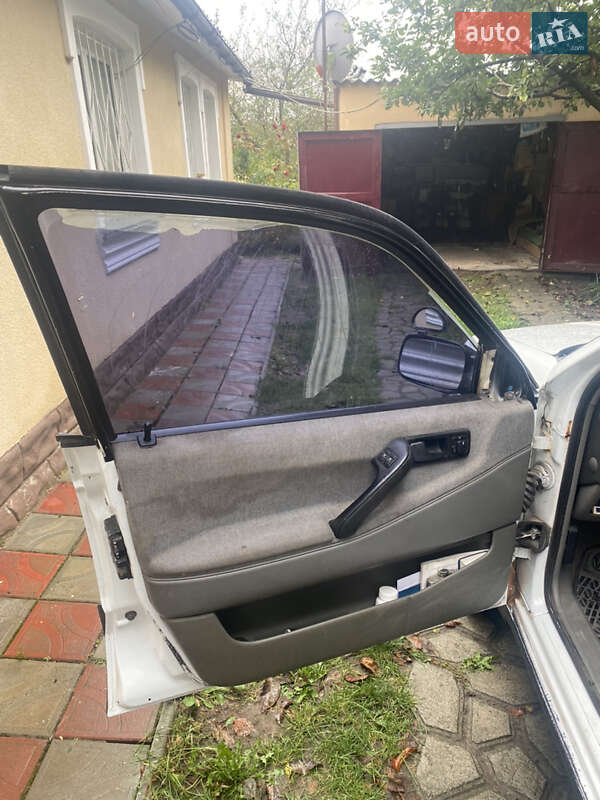 Универсал Volkswagen Passat 1993 в Тараще