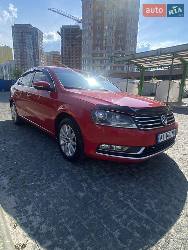 Седан Volkswagen Passat 2011 в Києві