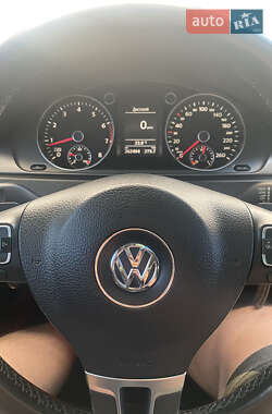 Седан Volkswagen Passat 2011 в Києві