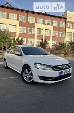 Седан Volkswagen Passat 2012 в Харкові