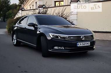 Седан Volkswagen Passat 2018 в Киеве