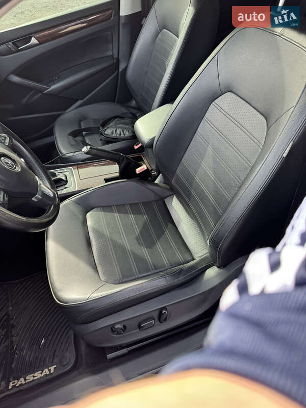 Седан Volkswagen Passat 2012 в Дніпрі