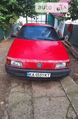 Седан Volkswagen Passat 1993 в Хотові