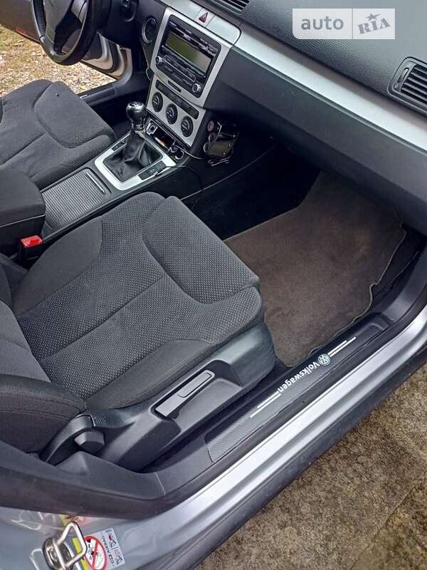 Універсал Volkswagen Passat 2009 в 