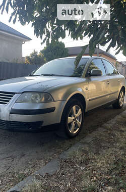 Седан Volkswagen Passat 2001 в Ужгороді