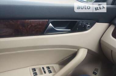 Седан Volkswagen Passat 2012 в 