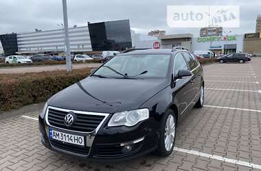 Універсал Volkswagen Passat 2010 в Житомирі