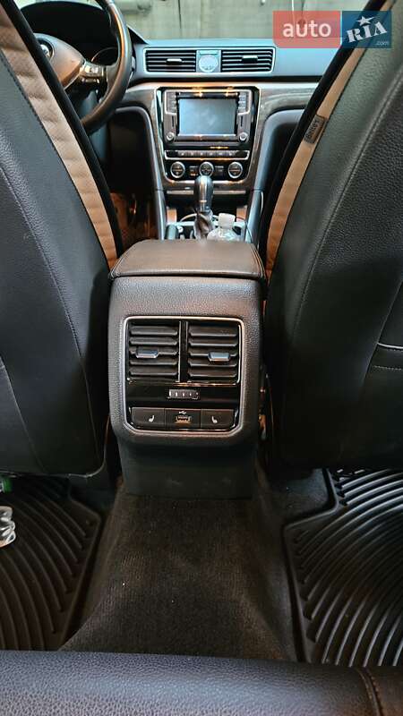 Седан Volkswagen Passat 2015 в Одессе